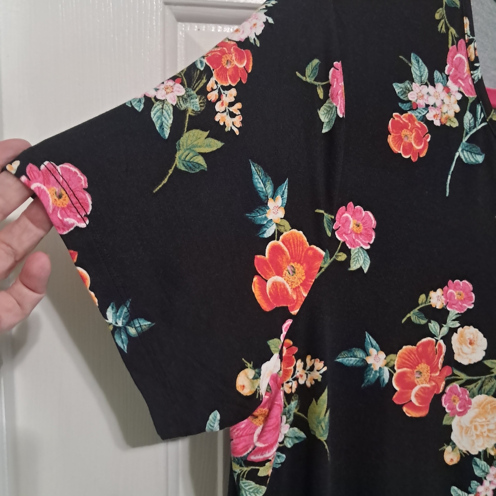 Women’s Black Floral Short Sleeve Top - Pink & Cream Blossoms - Picture 5 of 8